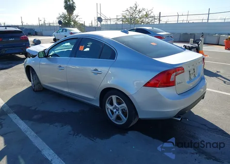 2012 Volvo S60 T5 z USA, uszkodzony, nr VIN YV1622FS5C2053126